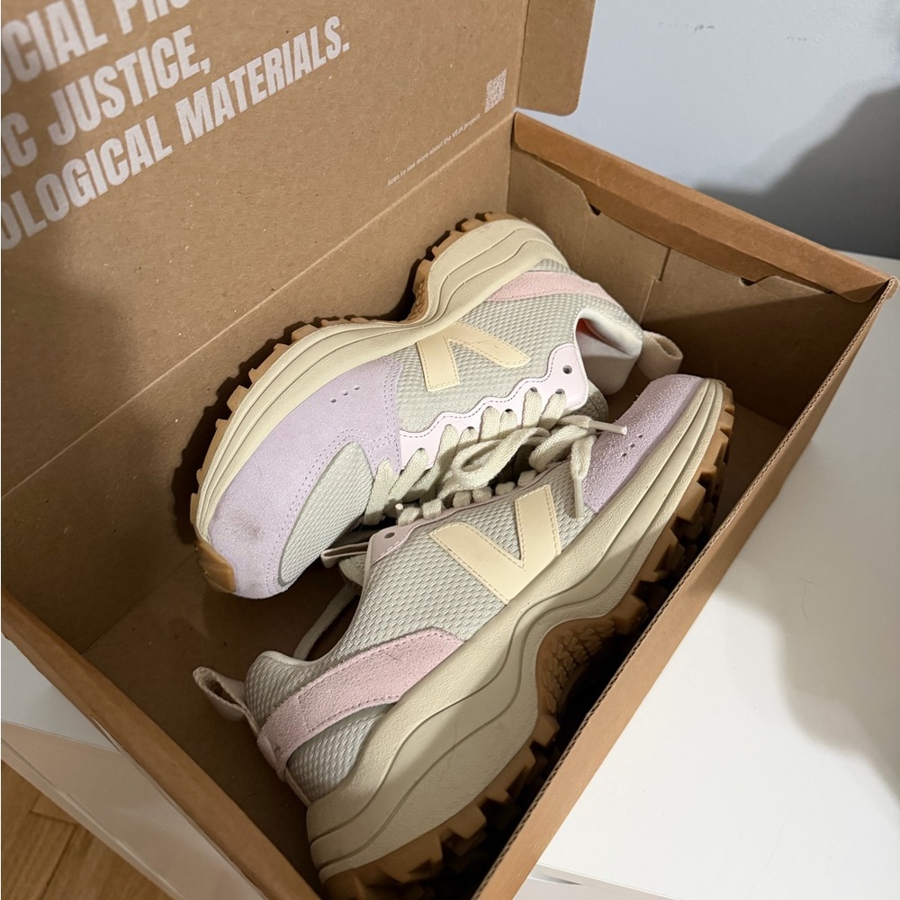 Vejas Sneakers